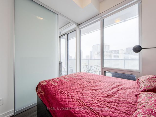1104 - 28 Wellesley St E