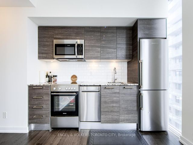 1104 - 28 Wellesley St E