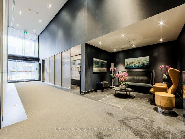 1104 - 28 Wellesley St E