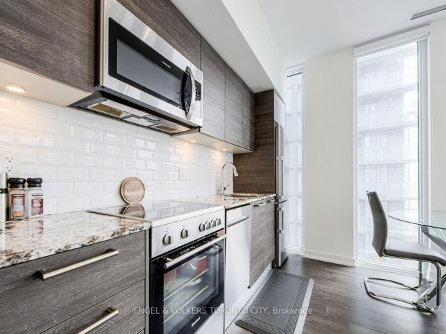 1104 - 28 Wellesley St E