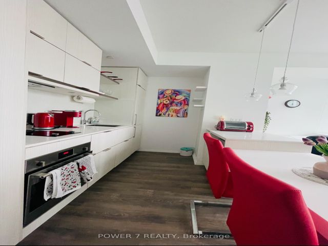 2313 - 197 Yonge St W