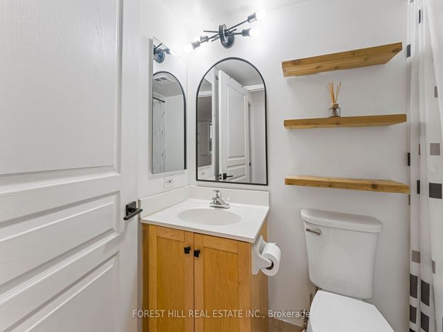 323 - 323 Richmond St E