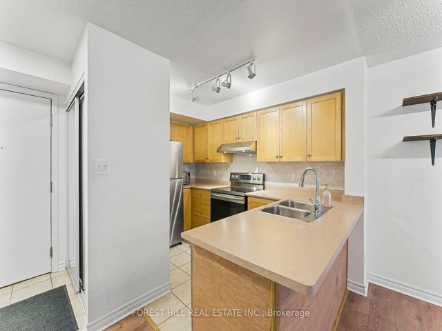 323 - 323 Richmond St E