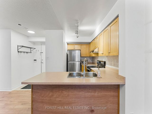 323 - 323 Richmond St E