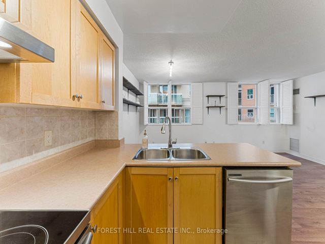 323 - 323 Richmond St E