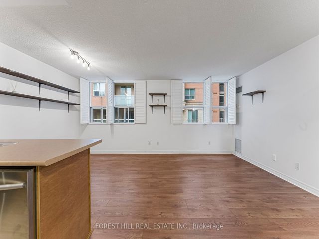 323 - 323 Richmond St E