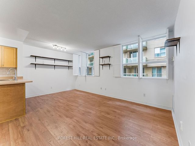 323 - 323 Richmond St E