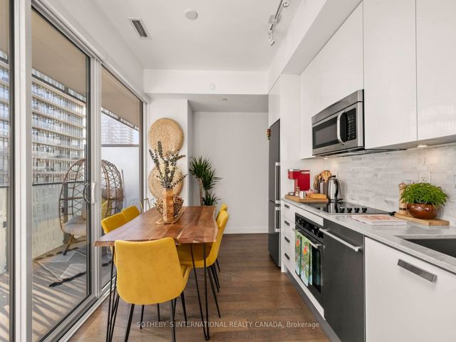 1702 - 42 Charles St E