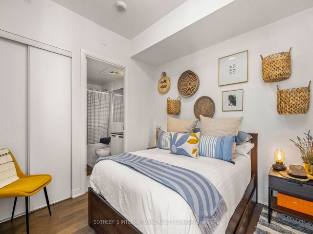 1702 - 42 Charles St E