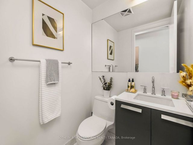 1702 - 42 Charles St E