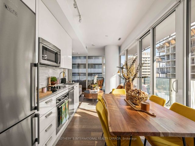1702 - 42 Charles St E