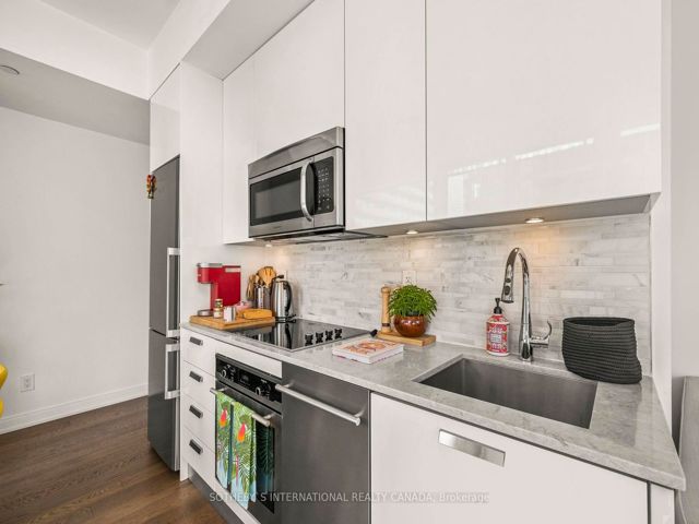 1702 - 42 Charles St E