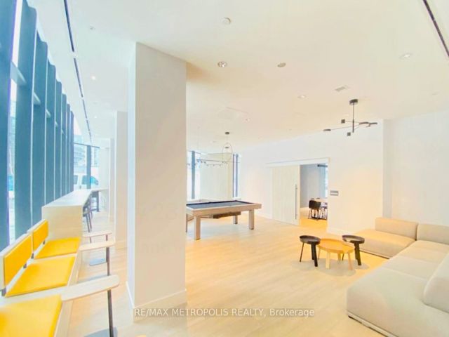 408 - 30 Tretti Way