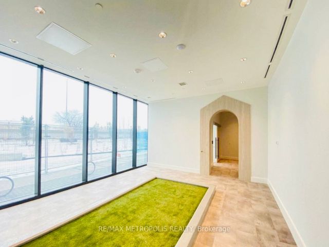 408 - 30 Tretti Way