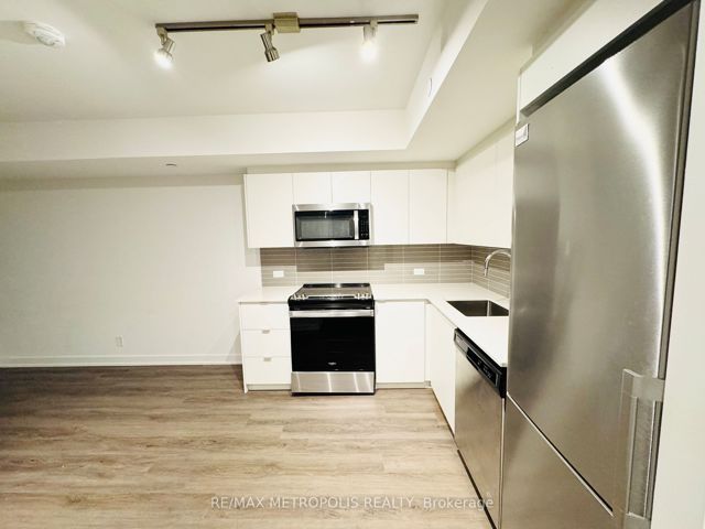 408 - 30 Tretti Way