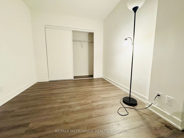 408 - 30 Tretti Way
