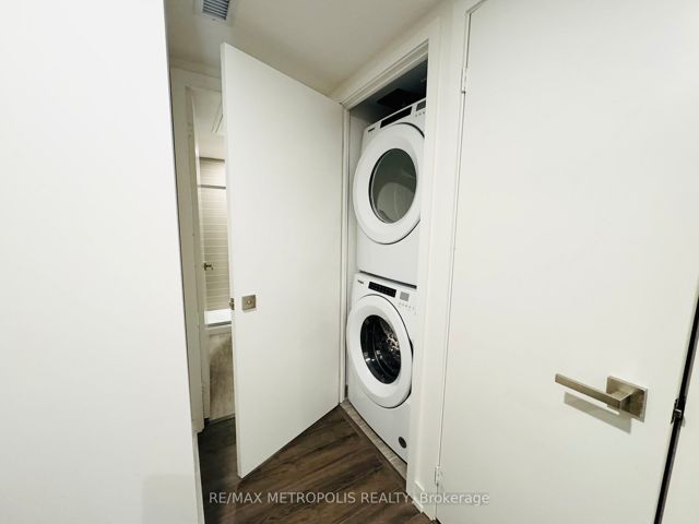 408 - 30 Tretti Way