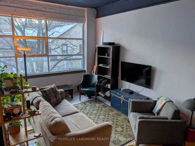 219 - 365 Dundas St E