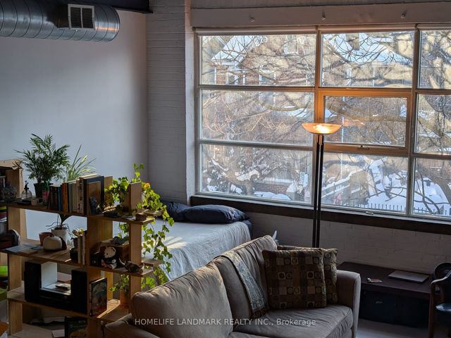 219 - 365 Dundas St E