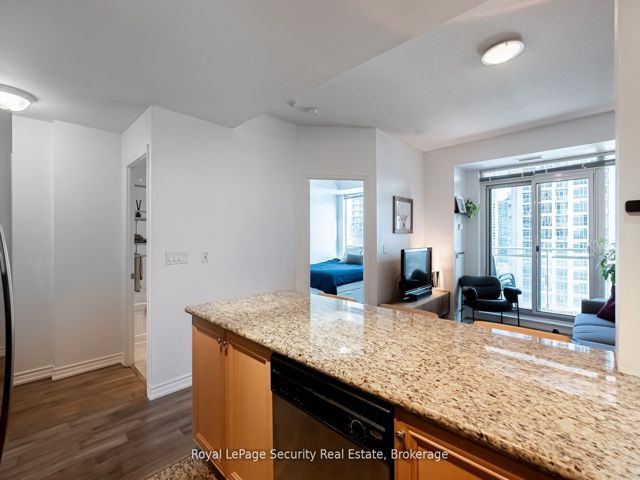 1610 - 628 Fleet St