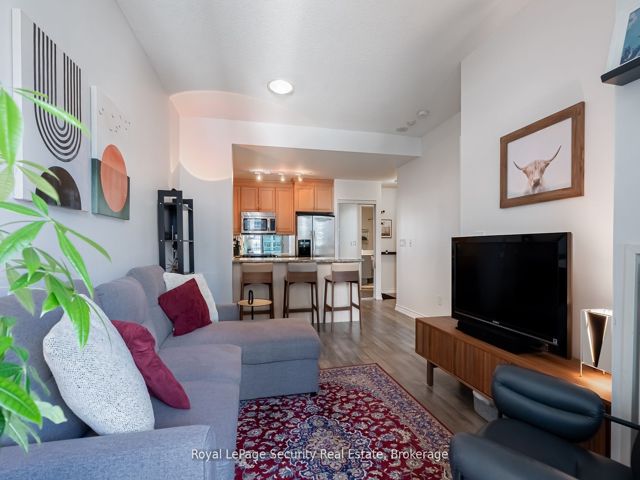 1610 - 628 Fleet St