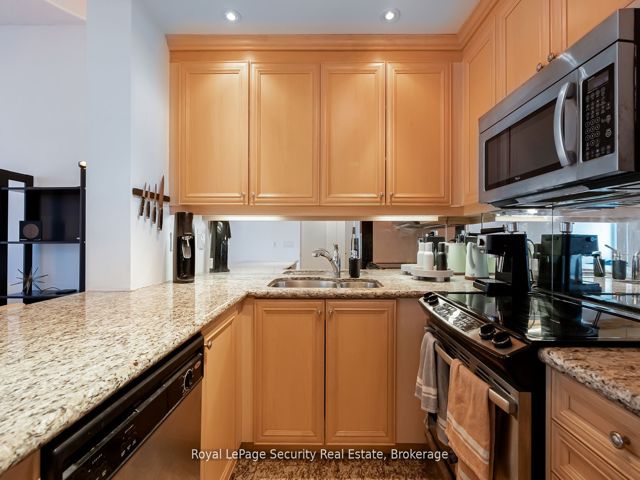 1610 - 628 Fleet St