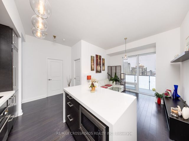 4509 - 1080 Bay St