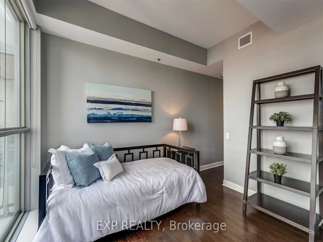 1809 - 375 King St W