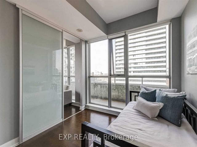 1809 - 375 King St W