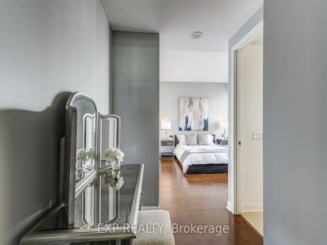 1809 - 375 King St W