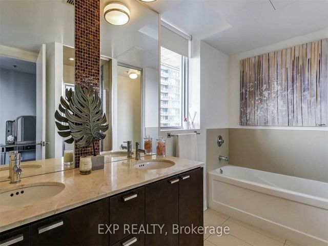 1809 - 375 King St W