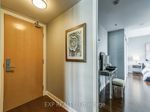 1809 - 375 King St W