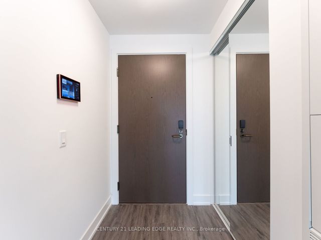 1439 - 20 Inn On The Park Dr E