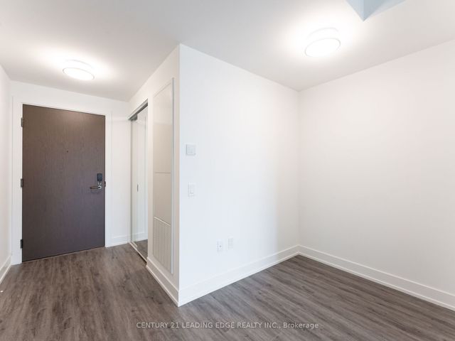 1439 - 20 Inn On The Park Dr E