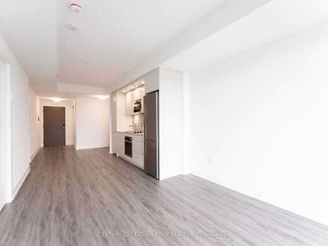 1439 - 20 Inn On The Park Dr E