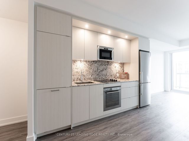 1439 - 20 Inn On The Park Dr E