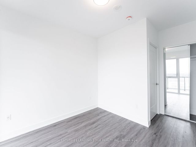 1439 - 20 Inn On The Park Dr E