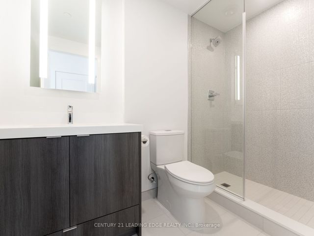 1439 - 20 Inn On The Park Dr E