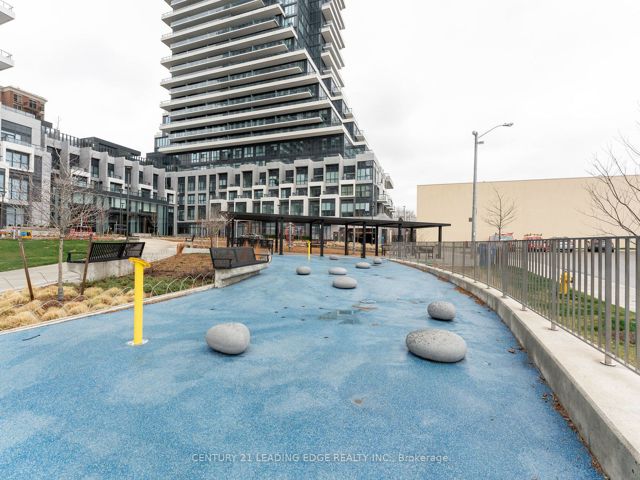1439 - 20 Inn On The Park Dr E