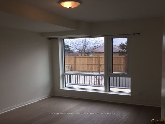 203 - 639 Lawrence Ave W