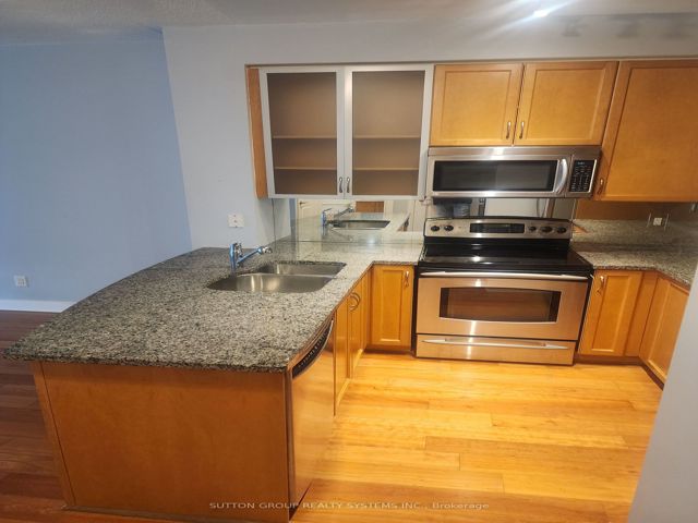 1403 - 18 Yorkville Ave