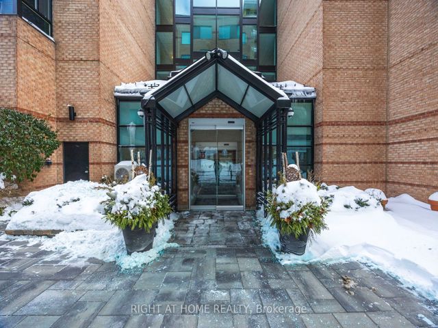 417 - 225 Davenport Rd