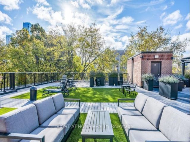 417 - 225 Davenport Rd