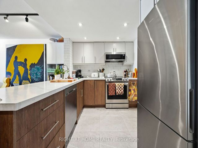 417 - 225 Davenport Rd