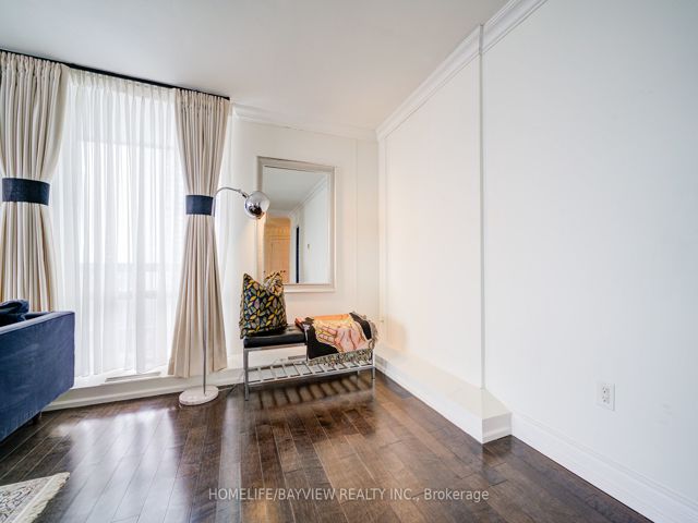 806 - 115 Antibes Dr
