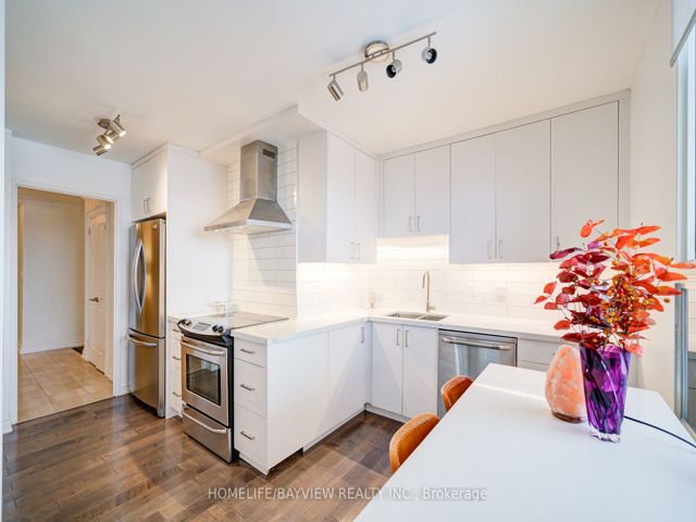 806 - 115 Antibes Dr