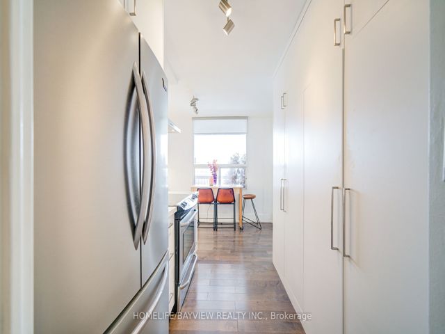 806 - 115 Antibes Dr