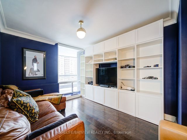 806 - 115 Antibes Dr