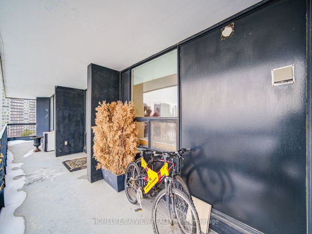 806 - 115 Antibes Dr