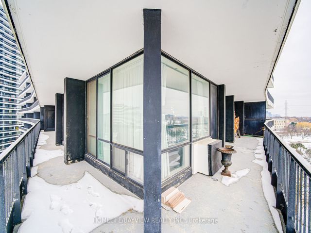 806 - 115 Antibes Dr